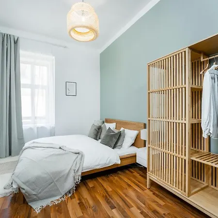 Apartment Spacious Near Center Prag
